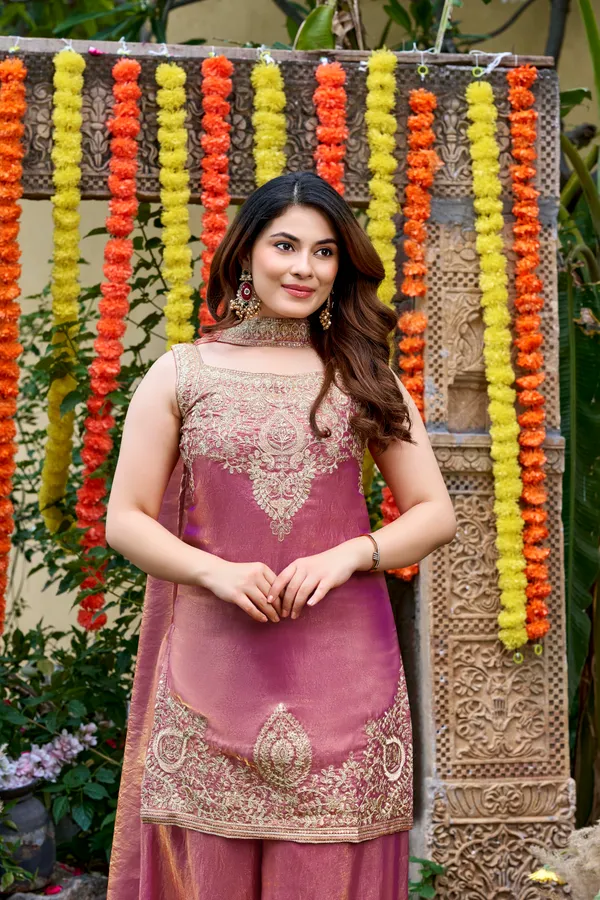 Women_Ethnic_Motifs_Embroidered_Regular_Thread_Work_Kurta_with_Palazzos_&_With_Dupatta