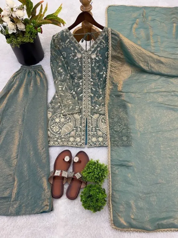 Women_Ethnic_Motifs_Embroidered_Regular_Thread_Work_Kurta_with_Palazzos_&_With_Dupatta