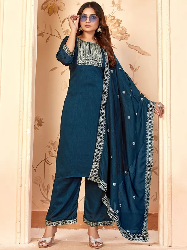 Women_Ethnic_Motifs_Embroidered_Regular_Thread_Work_Kurta_with_Palazzos_&_With_Dupatta