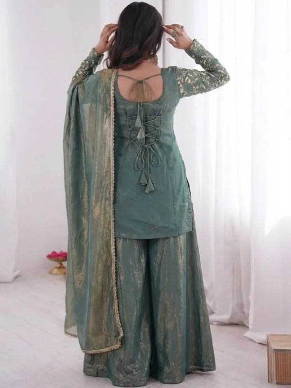 Women_Ethnic_Motifs_Embroidered_Regular_Thread_Work_Kurta_with_Palazzos_&_With_Dupatta