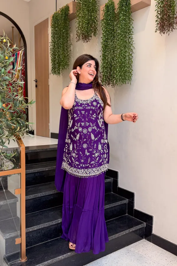 Women_Ethnic_Motifs_Embroidered_Regular_Thread_Work_Kurta_with_Sharara_&_With_Dupatta
