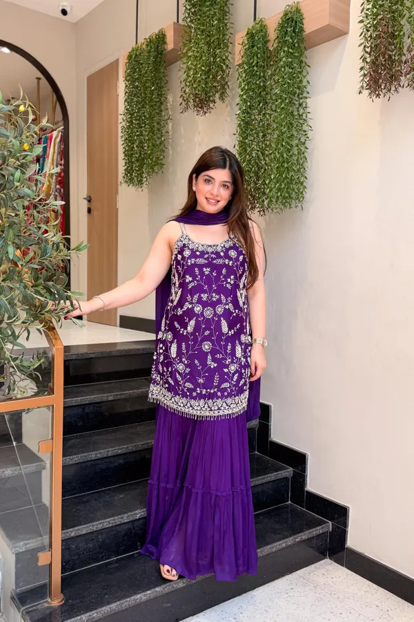 Women_Ethnic_Motifs_Embroidered_Regular_Thread_Work_Kurta_with_Sharara_&_With_Dupatta