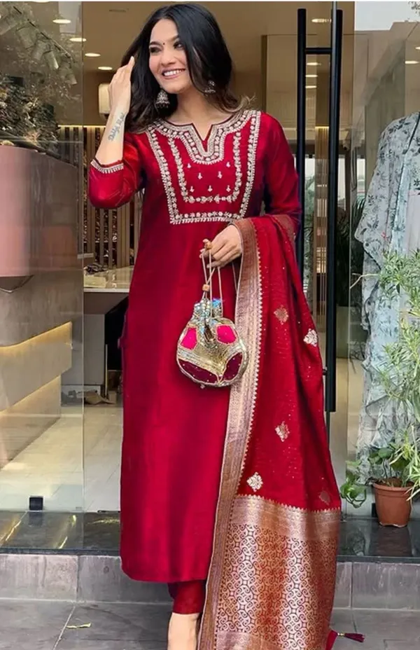 Women_Ethnic_Motifs_Embroidered_Regular_Thread_Work_Kurta_with_Trousers_&_With_Dupatta