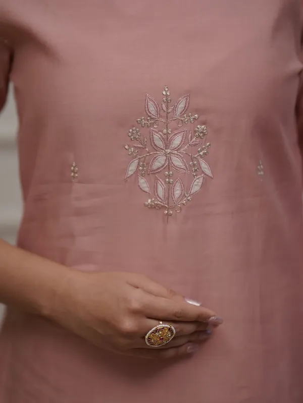 Peach_Cotton_Regular_Ethnic_Embroidered_Kurta_Set_For_Women