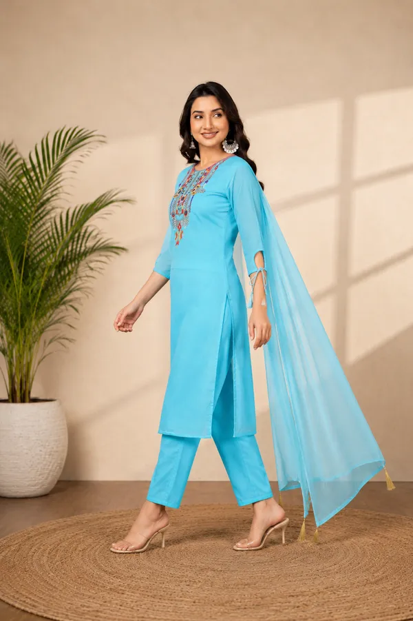 Women_Ethnic_Motifs_Embroidered_Regular_Thread_Work_Kurta_with_Trousers_&_With_Dupatta