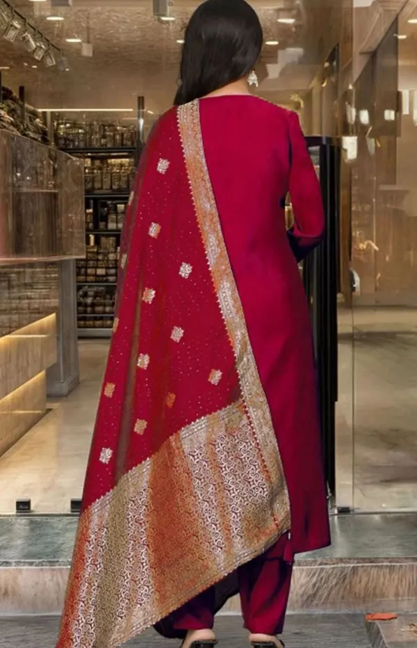 Women_Ethnic_Motifs_Embroidered_Regular_Thread_Work_Kurta_with_Trousers_&_With_Dupatta