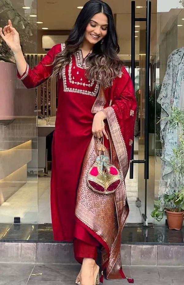 Women_Ethnic_Motifs_Embroidered_Regular_Thread_Work_Kurta_with_Trousers_&_With_Dupatta