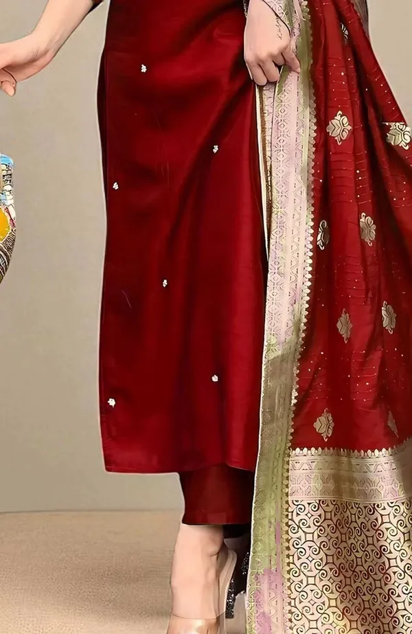 Women_Ethnic_Motifs_Embroidered_Regular_Thread_Work_Kurta_with_Trousers_&_With_Dupatta