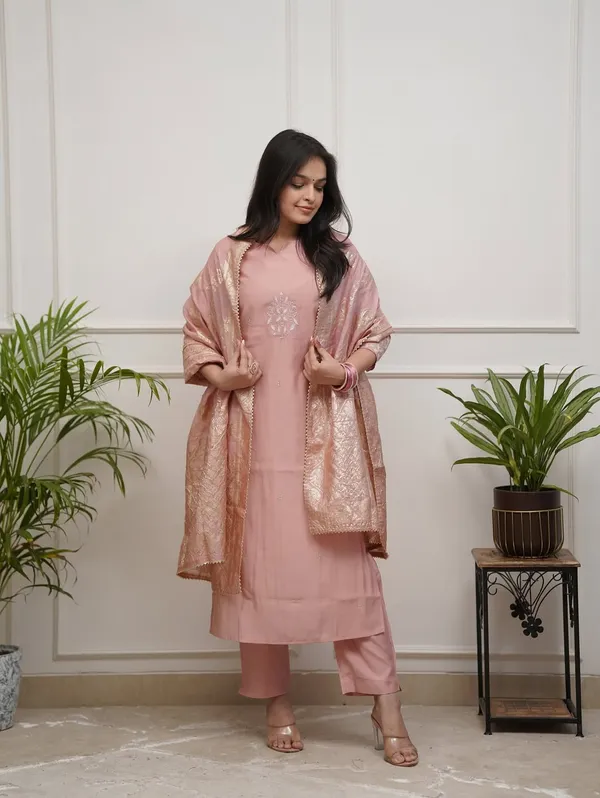 Peach_Cotton_Regular_Ethnic_Embroidered_Kurta_Set_For_Women