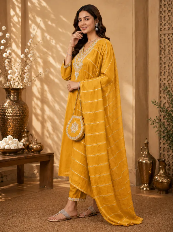 Women_Floral_Embroidered_Kurta_with_Trousers_&_Dupatta