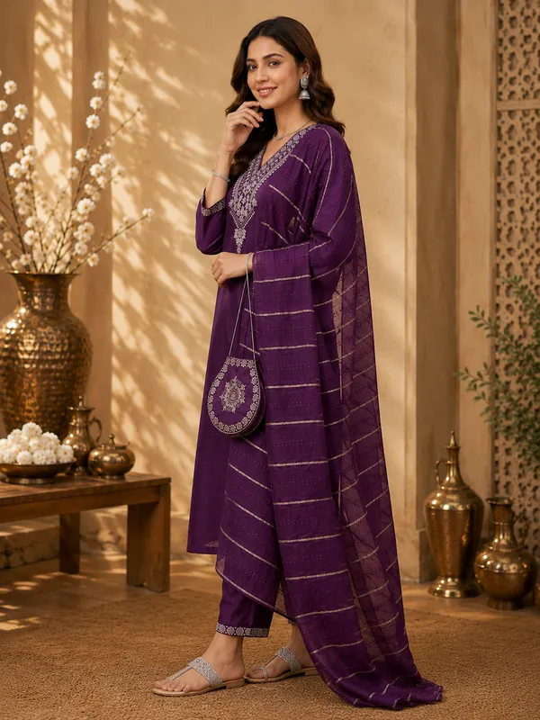 Women_Floral_Embroidered_Kurta_with_Trousers_&_Dupatta