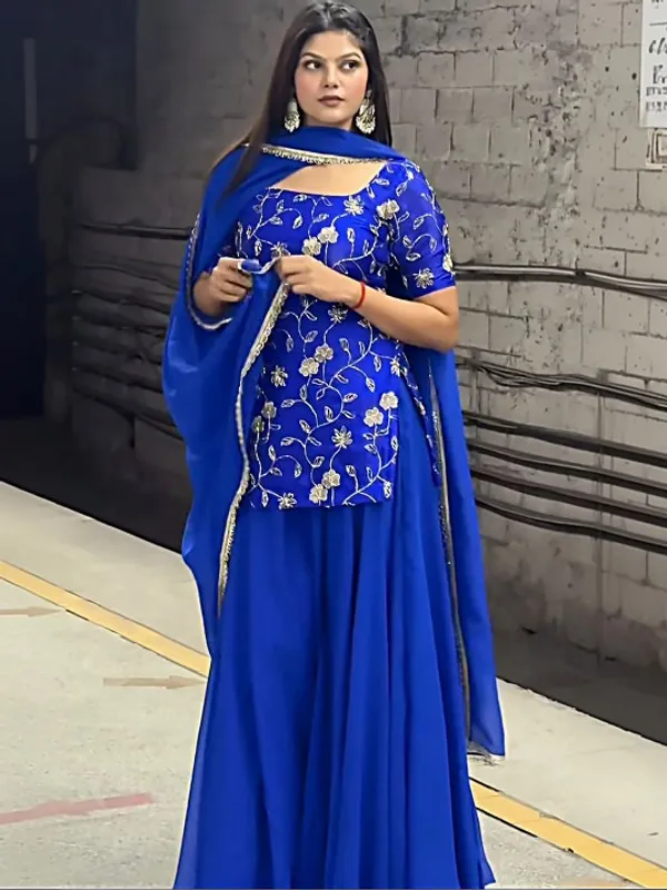 Women_Floral_Embroidered_Regular_Kurti_with_Sharara_&_With_Dupatta