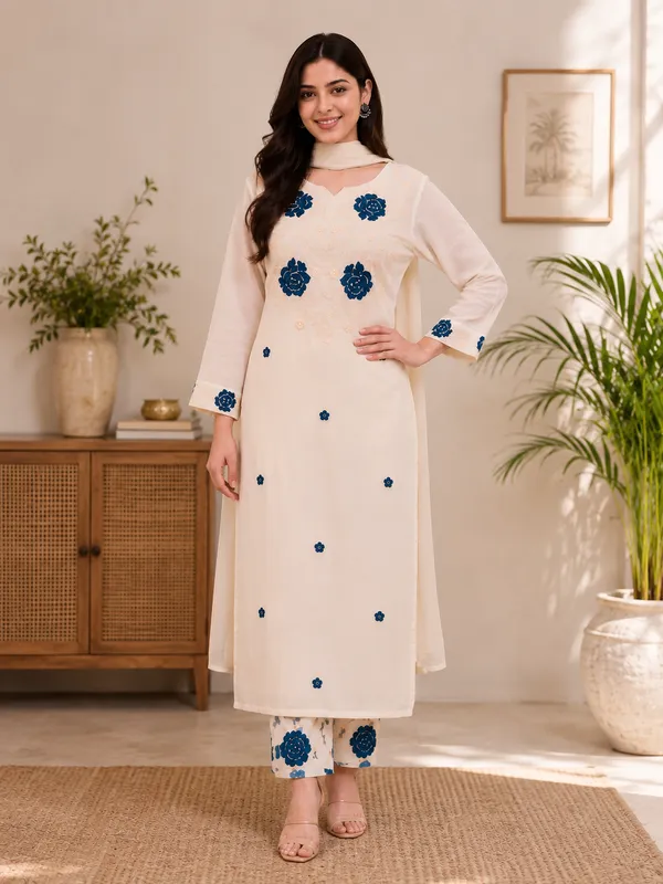 Women_Floral_Embroidered_Regular_Thread_Work_Kurta_with_Trousers_&_With_Dupatta