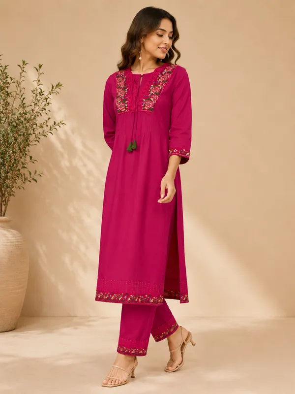 Women_Floral_Thread_Embroidered_Round-Neck_Kurta_with_Trousers_&_Printed_Dupatta