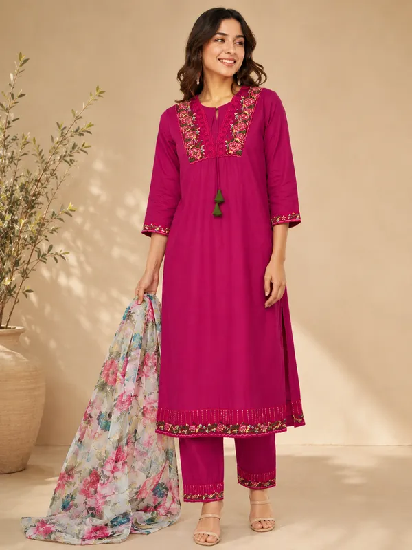 Women_Floral_Thread_Embroidered_Round-Neck_Kurta_with_Trousers_&_Printed_Dupatta
