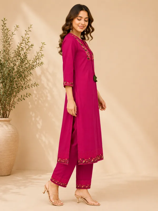 Women_Floral_Thread_Embroidered_Round-Neck_Kurta_with_Trousers_&_Printed_Dupatta
