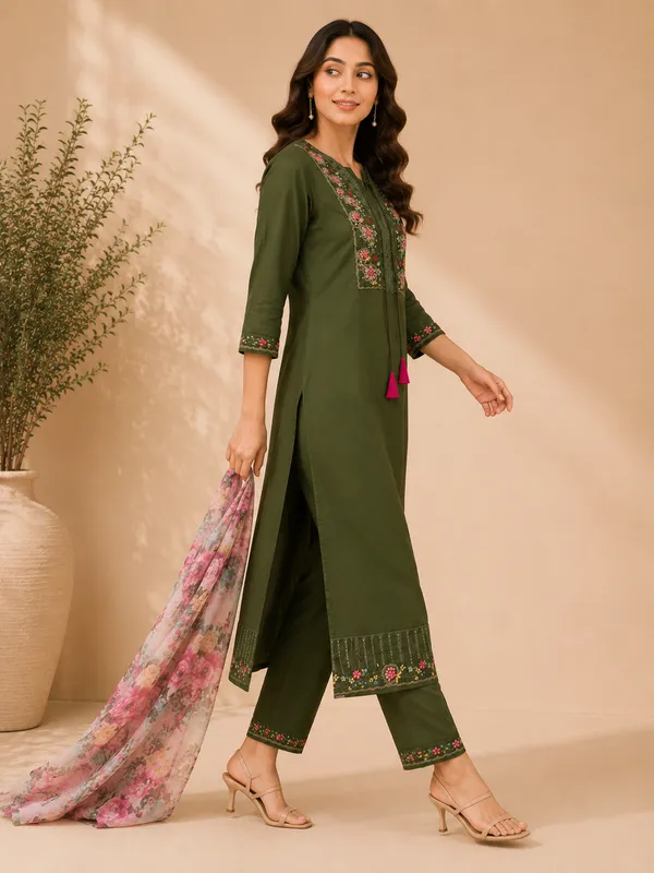 Women_Floral_Thread_Embroidered_V-Neck_Kurta_with_Trousers_&_Printed_Dupatta