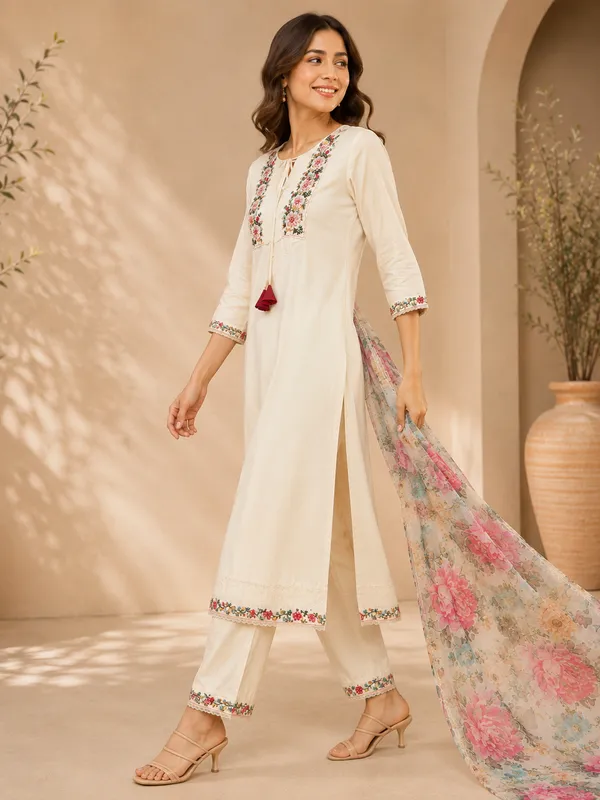 Women_Floral_Thread_Embroidered_V-Neck_Kurta_with_Trousers_&_Printed_Dupatta
