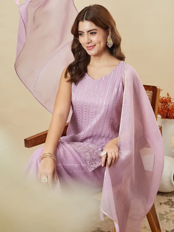 Lavender_Crinkle_Straight_Embroidered_Kurta_Set_For_Women