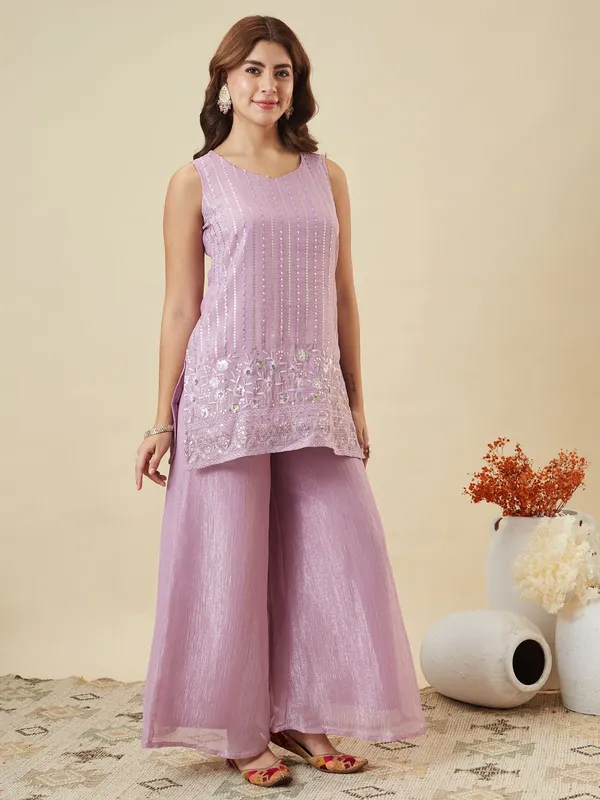 Lavender_Crinkle_Straight_Embroidered_Kurta_Set_For_Women