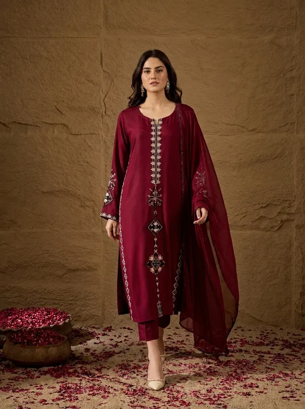 Maroon_Chanderi_Silk_Regular_Embroidered_Kurta_Set_For_Women