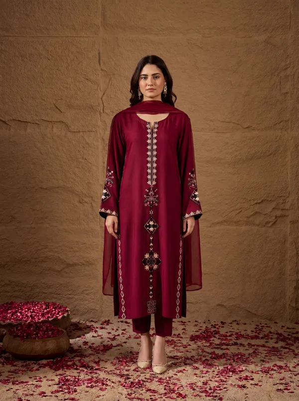 Maroon_Chanderi_Silk_Regular_Embroidered_Kurta_Set_For_Women