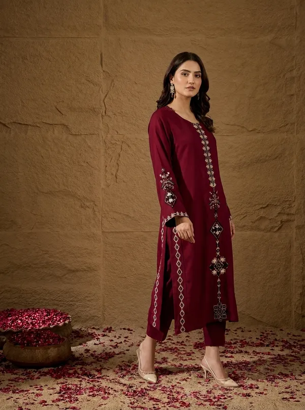 Maroon_Chanderi_Silk_Regular_Embroidered_Kurta_Set_For_Women
