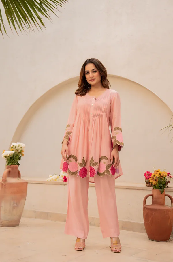 Peach_Chanderi_Silk_Regular_Floral_Embroidered_Kurta_Set_For_Women