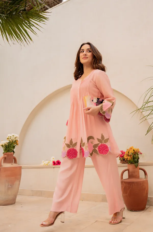 Peach_Chanderi_Silk_Regular_Floral_Embroidered_Kurta_Set_For_Women