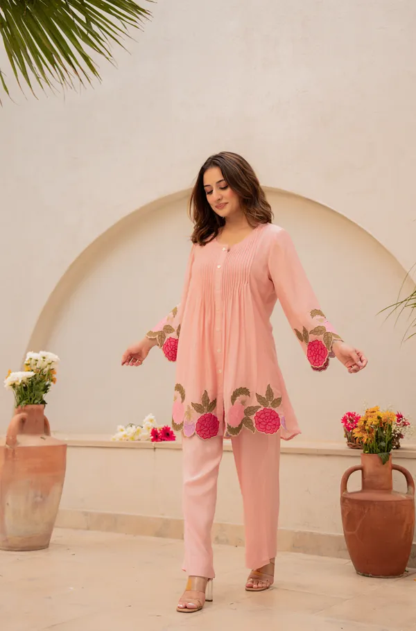 Peach_Chanderi_Silk_Regular_Floral_Embroidered_Kurta_Set_For_Women