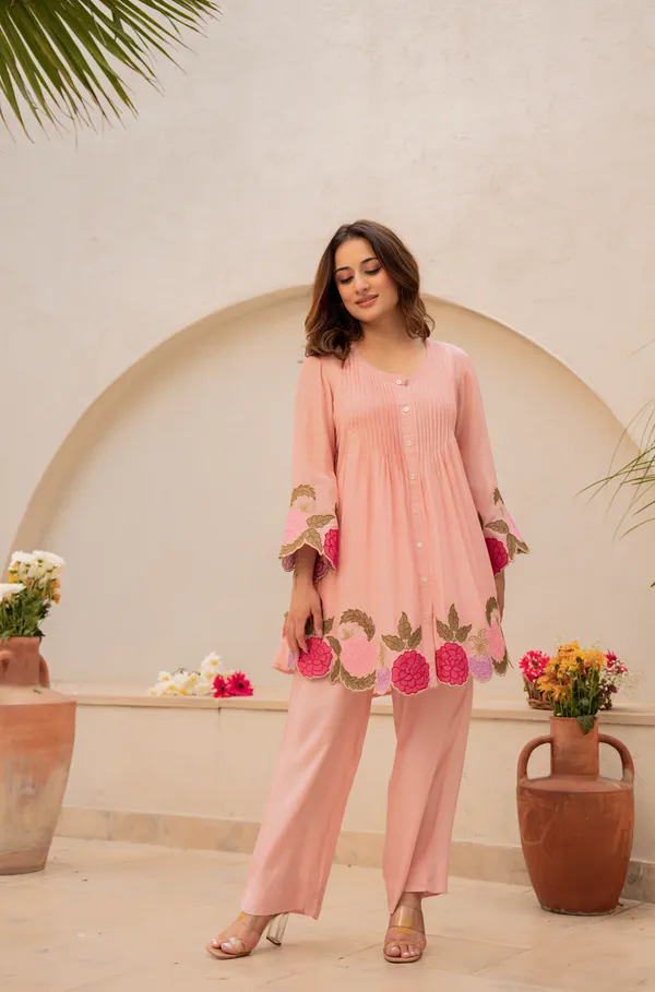Peach_Chanderi_Silk_Regular_Floral_Embroidered_Kurta_Set_For_Women