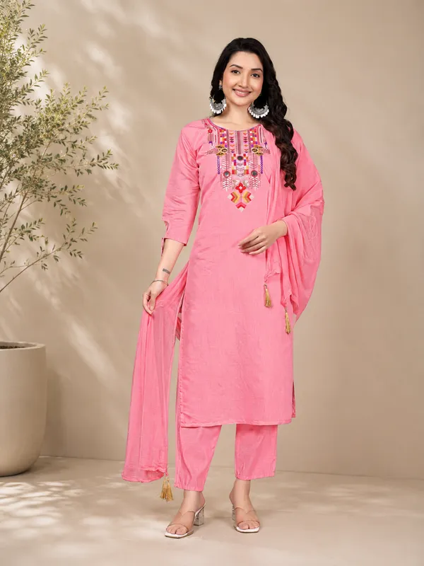 women's_pink_straight-cut_traditional_ethnic_kurta_set