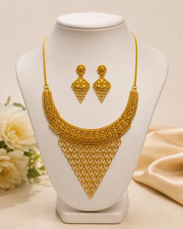 Gold_Alloy_Traditional_Heart-Pattern_Necklace_Set_For_Women