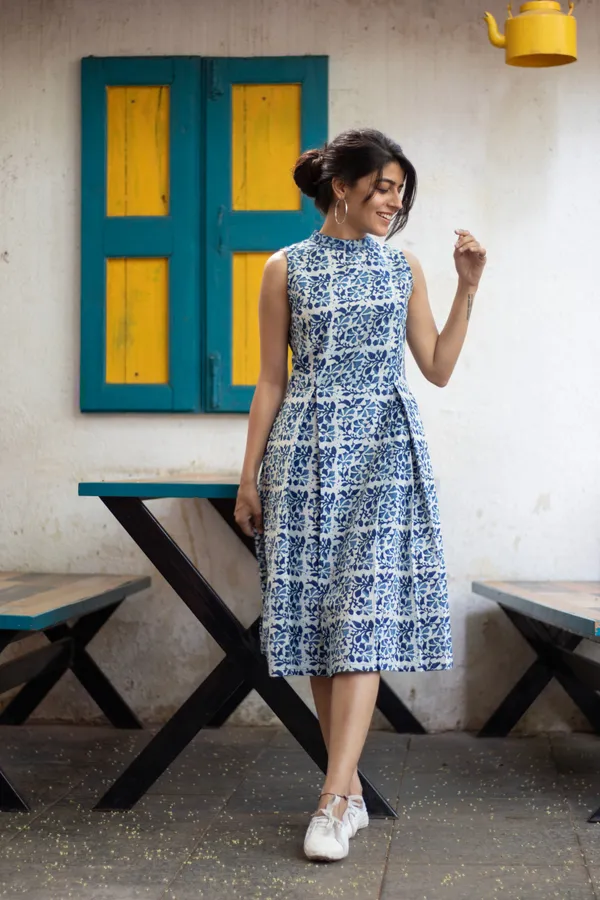 Blue_Pure_Cotton_Floral_Pleated_Flare_Dress_For_Women