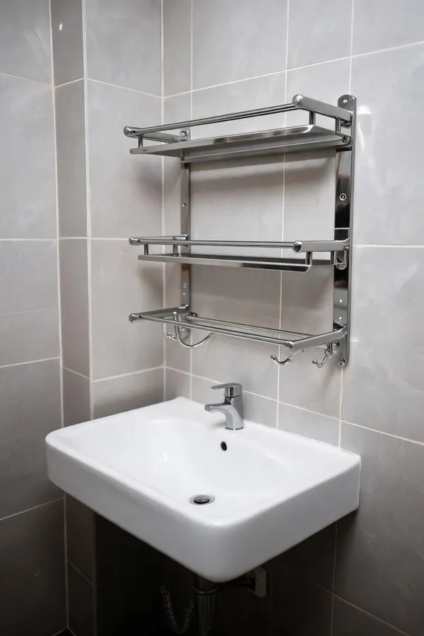 Stainless_Steel_3_Layer_Shelf_With_Rod_And_Moving_Hooks