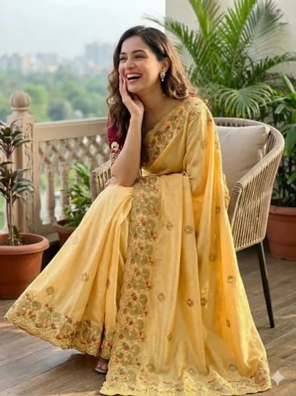 Yellow_Star_Georgette_Embroidered_Saree_For_Women