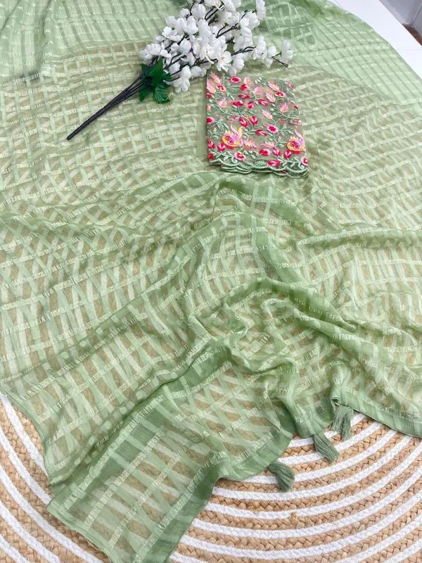 Green_Star_Georgette_Striped_Saree_For_Women