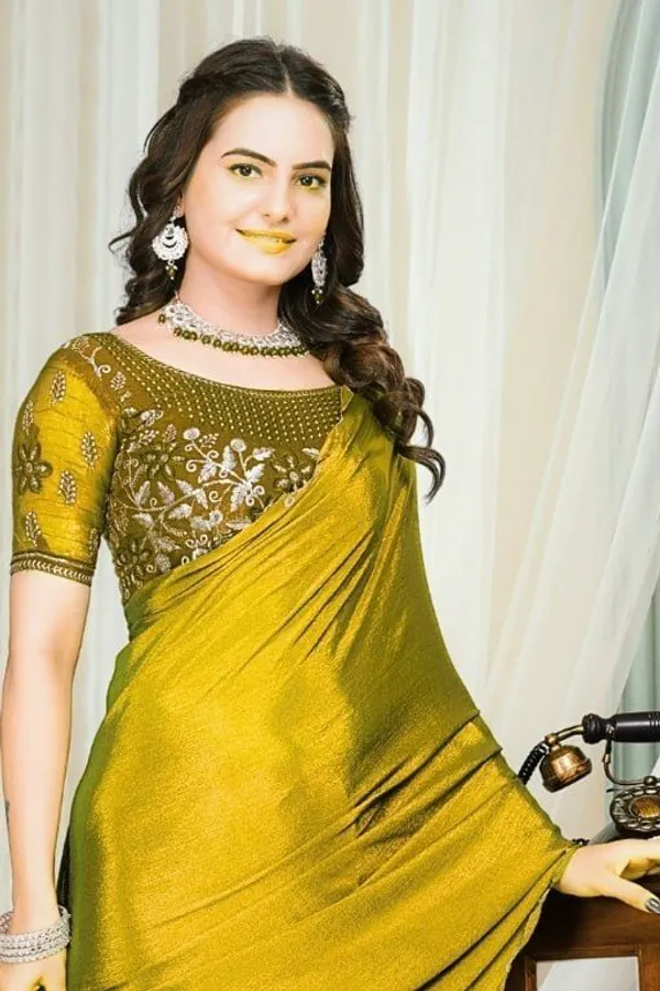Yellow_Star_Georgette_Embroidered_Saree_For_Women
