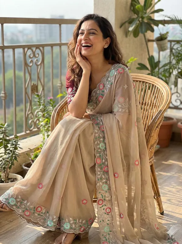 Chiku_Star_Georgette_Embroidered_Saree_For_Women