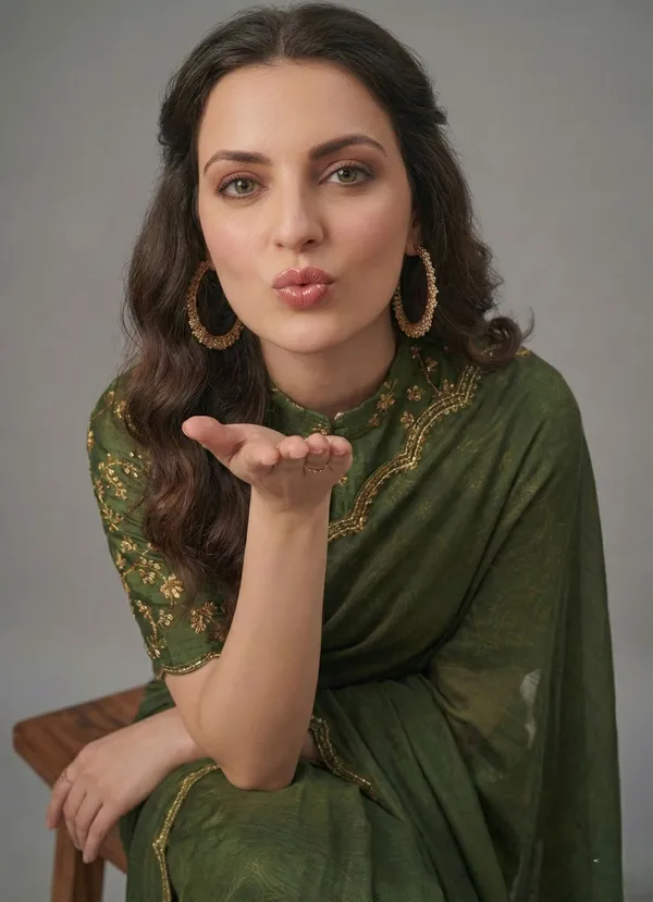 Dark_Green_Star_Georgette_Embroidered_Saree_For_Women