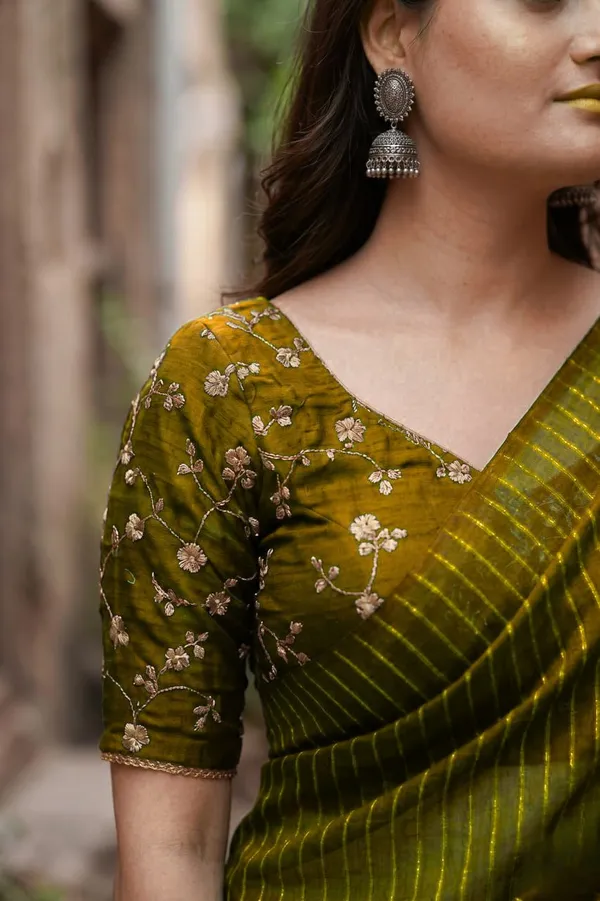 Yellow_Star_Georgette_Embroidered_Saree_For_Women