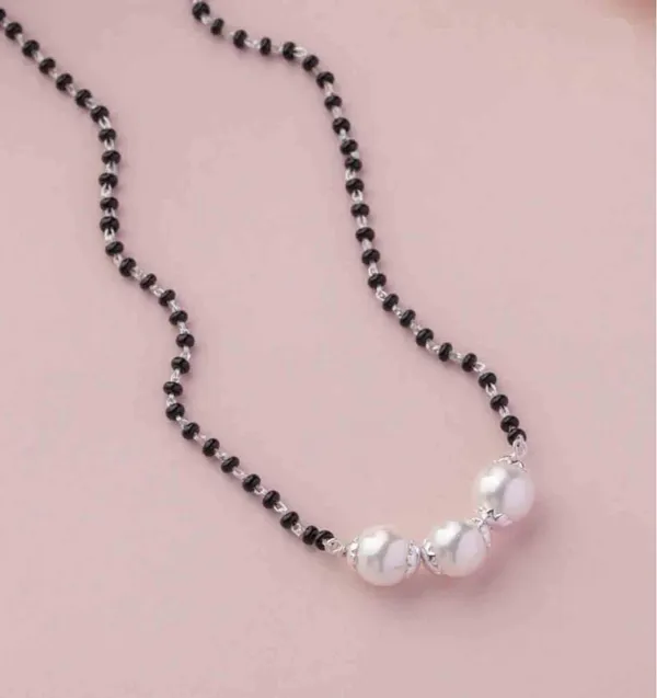 Black_Beaded_Silver_Toned_Pearl_Pendant_Mangalsutra_For_Women