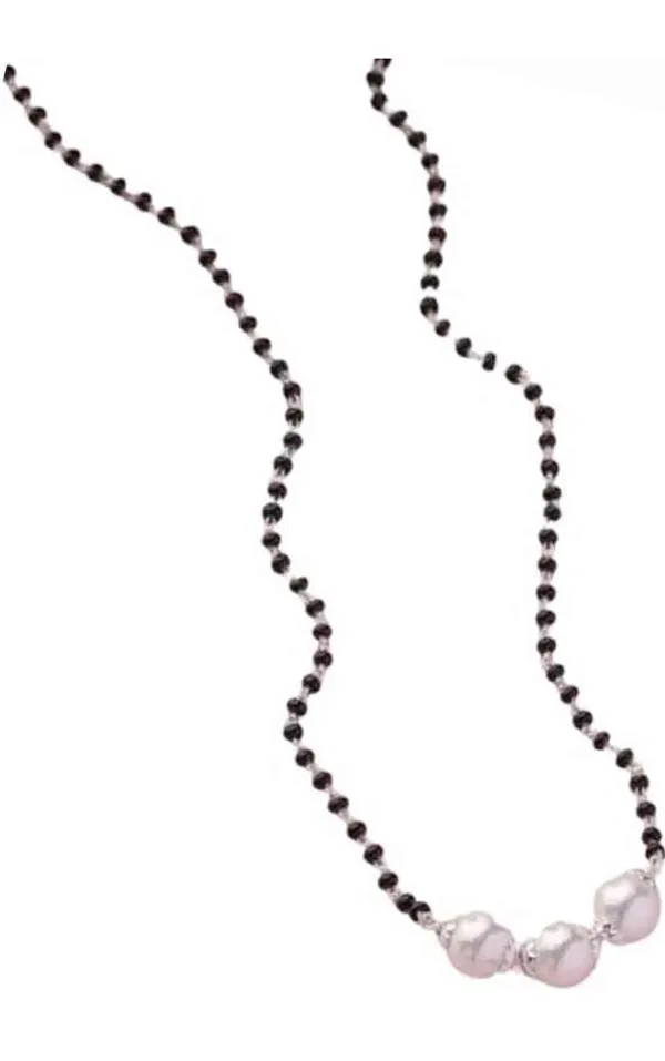 Black_Beaded_Silver_Toned_Pearl_Pendant_Mangalsutra_For_Women