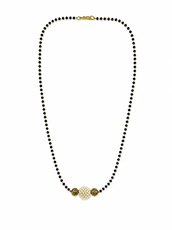 Black_Beaded_Gold_Toned_Pearl_Embellished_Pendant_Mangalsutra_For_Women