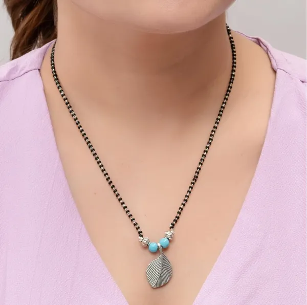 Black_Beaded_Silver_Toned_Leaf_Turquoise_Pendant_Mangalsutra_For_Women