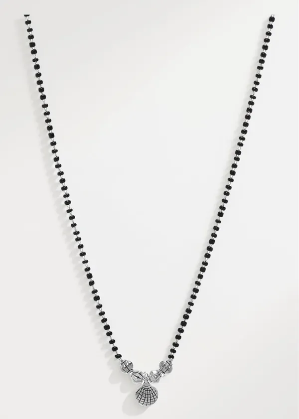 Black_Beaded_Silver_Toned_Teardrop_Pendant_Mangalsutra_For_Women