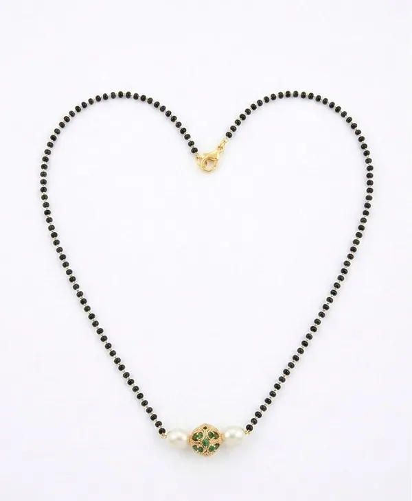 Black_Beaded_Gold_Toned_Pearl_Pendant_Mangalsutra_For_Women