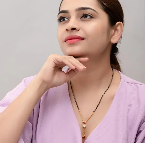 Black_Beaded_Gold_Toned_Pearl_Drop_Pendant_Mangalsutra_For_Women