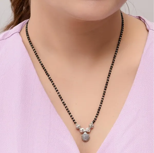 Black_Beaded_Silver_Toned_Teardrop_Pendant_Mangalsutra_For_Women