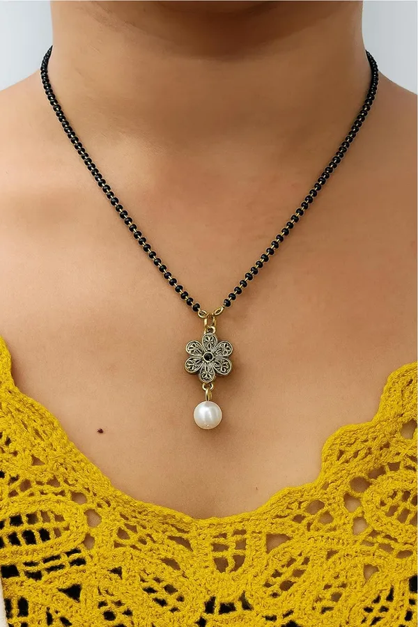 Black_Beaded_Gold_Toned_Floral_Pearl_Pendant_Mangalsutra_For_Women